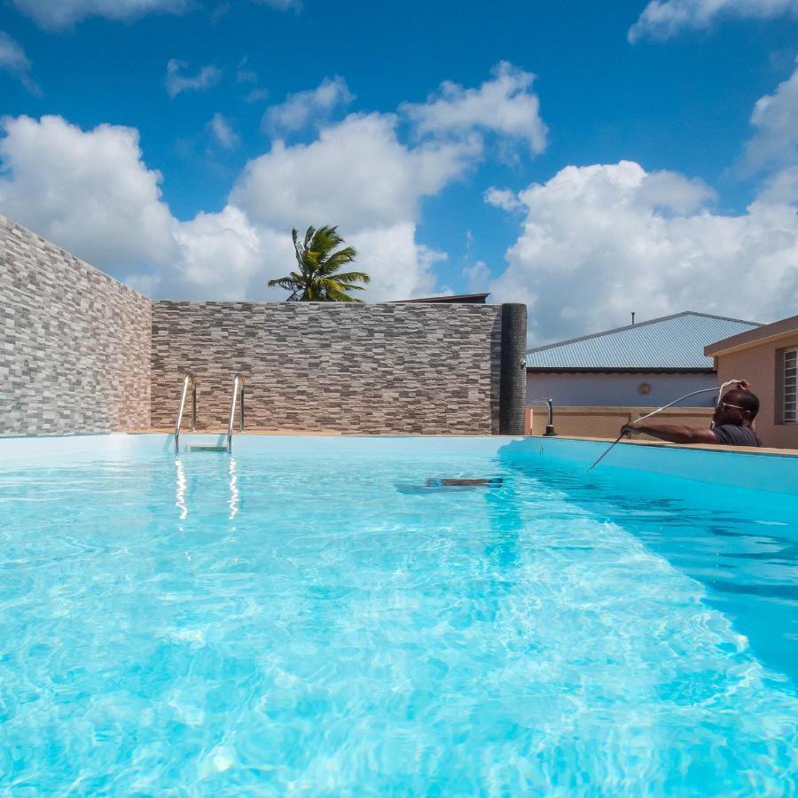 Evasion En Plein Coeur De La Ville T2 Jacuzzis Sauna Et Piscine Au Centre De Port-Louis Esterno foto