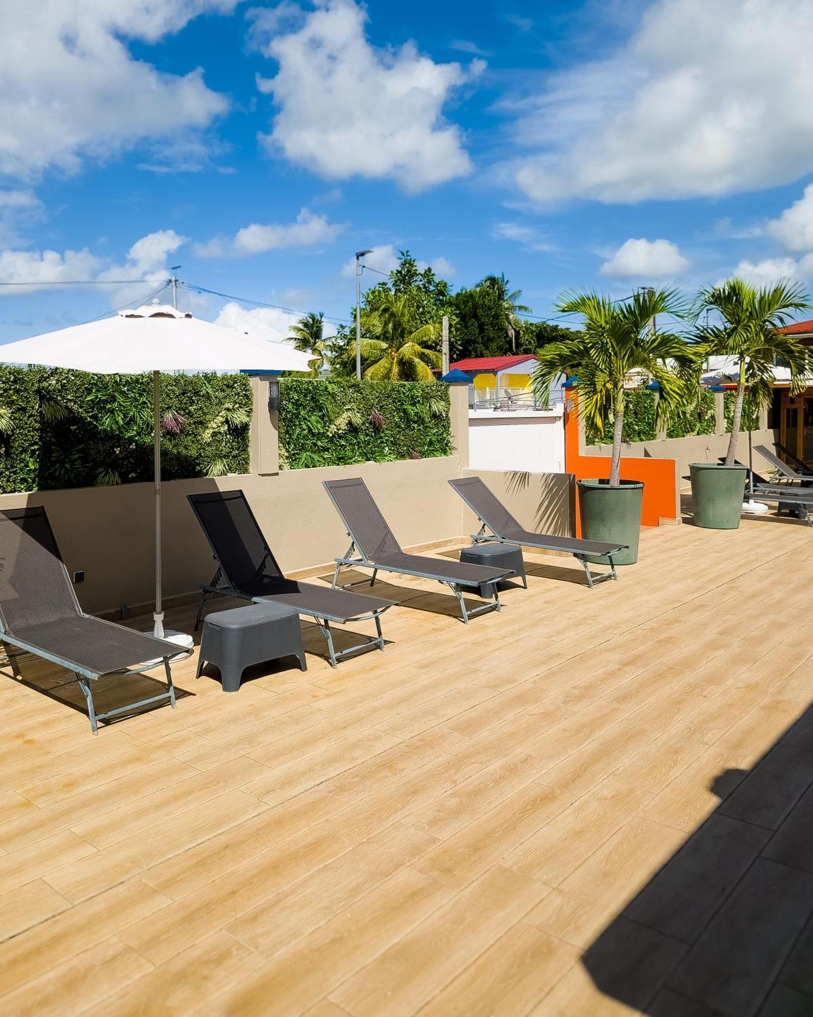 Evasion En Plein Coeur De La Ville T2 Jacuzzis Sauna Et Piscine Au Centre De Port-Louis Esterno foto